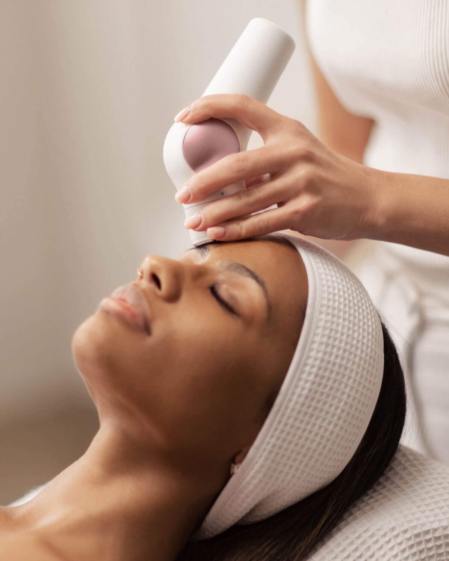 Collagen-Lifting-Facial_1500x1875